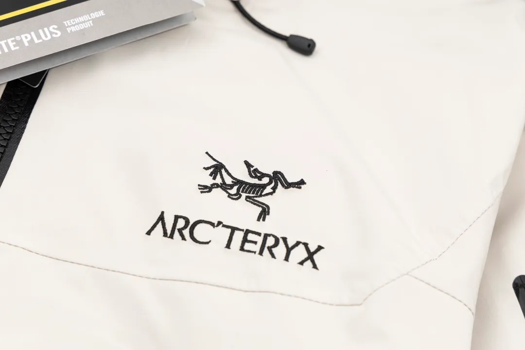 ALPHA sv ｜ ， 。 ， ， ， 。 alpha sv ， ， ， ， 。 6 ，gtx ， ， 。 sv Series～ ， 。 ARC'TERYX Alpha SV/VR 24k GTX ️ ， ，Quality ， ， ， ， ！ ， Versatile ， 3D ，Tri-Durance ， NM 00d-X 3LGORE-TEX Pro ISO 90(ISO 4) Breathable ， Breathable， 。 ，Water Tight RS 。Alpha SV ， Storm Hood ， ， 。 ，VISLON ， Velcro ， Zip-in， Classic ， ， Aplha Series ， ， ！ Color： Gold Size：S M L XL XXL XXXL